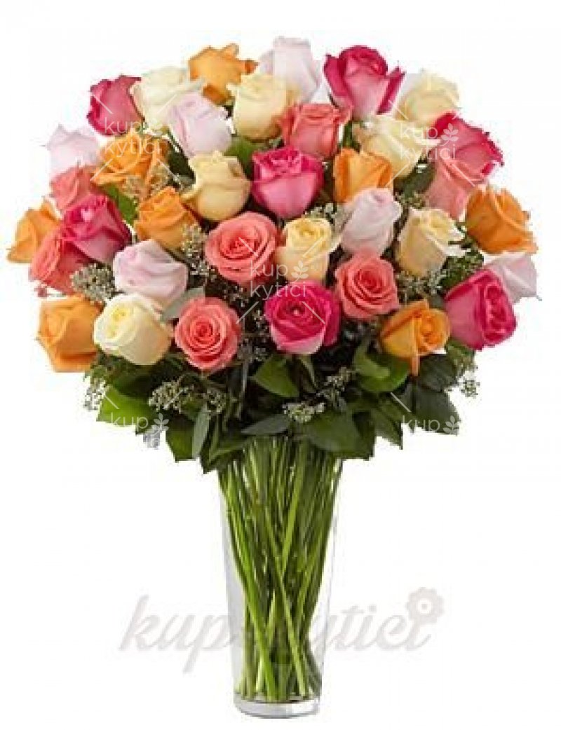 Bouquet of four colors of roses