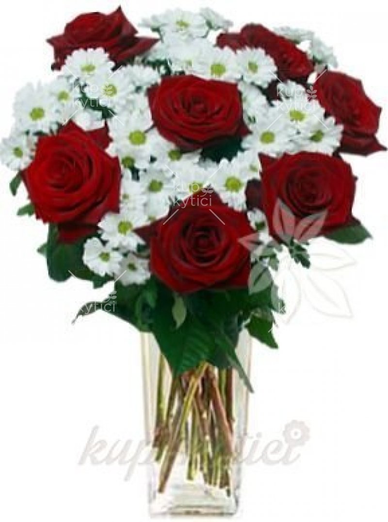 Fresh bouquet of roses and santines