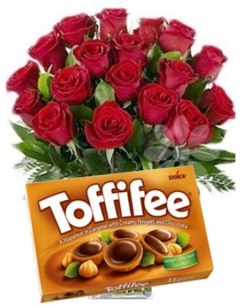 Букет из красных роз + Тоффифи 125 г
